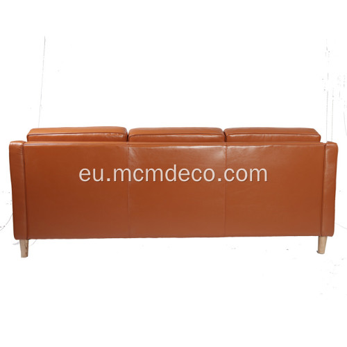 Eskandinaviako 3 eserlekuko larruzko sofa diseinua